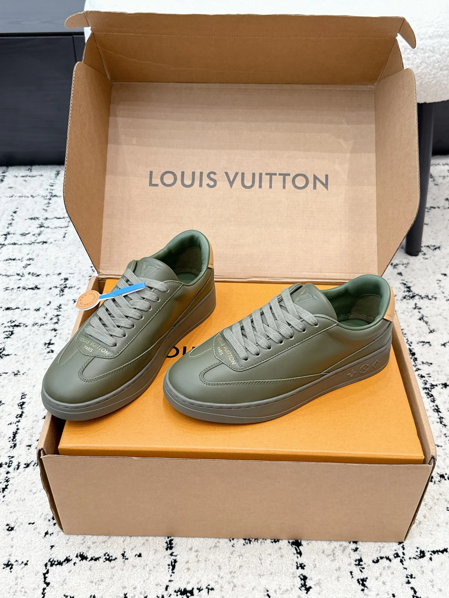 Women's Sneakers LOUIS VUITTON 17615668