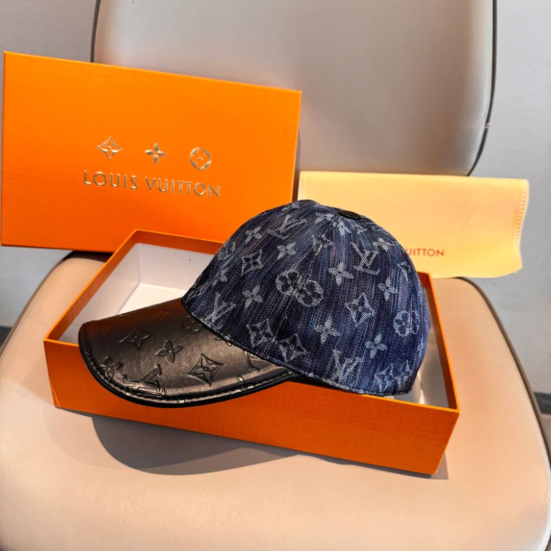 Hats LOUIS VUITTON 18105296