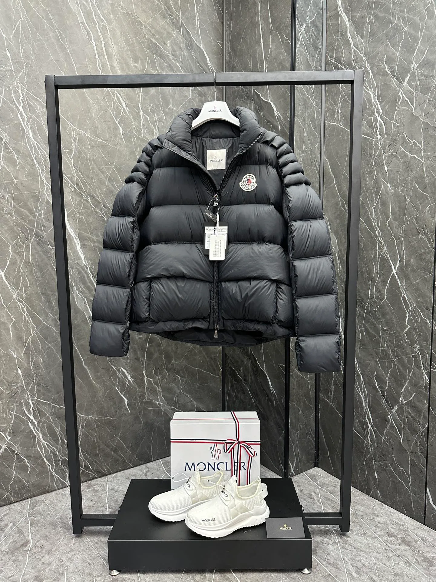 Women's Jackets And Down Jackets MONCLER 18130169