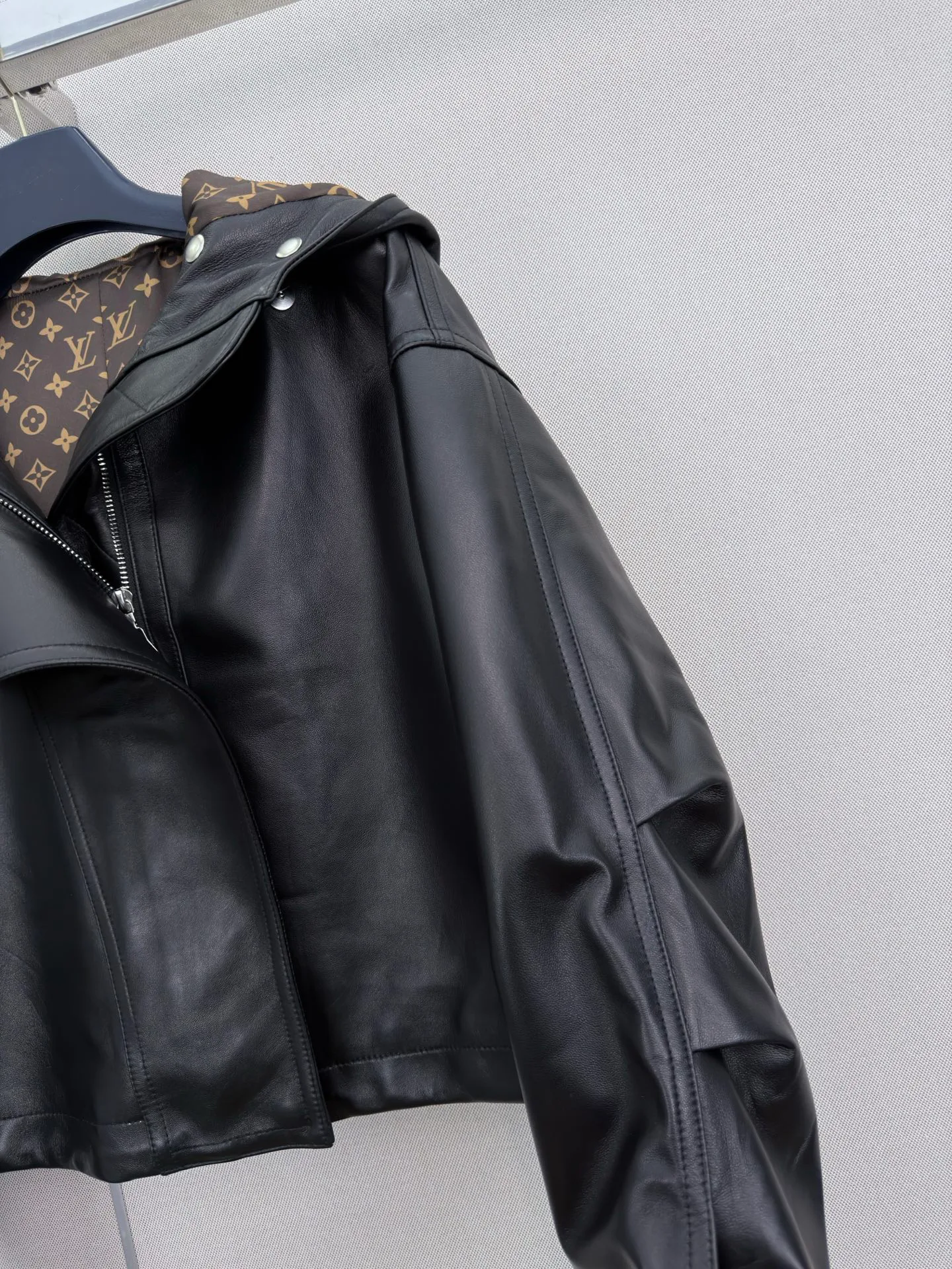 Women's Leather Jackets And Sheepskin Coats LOUIS VUITTON 18113275