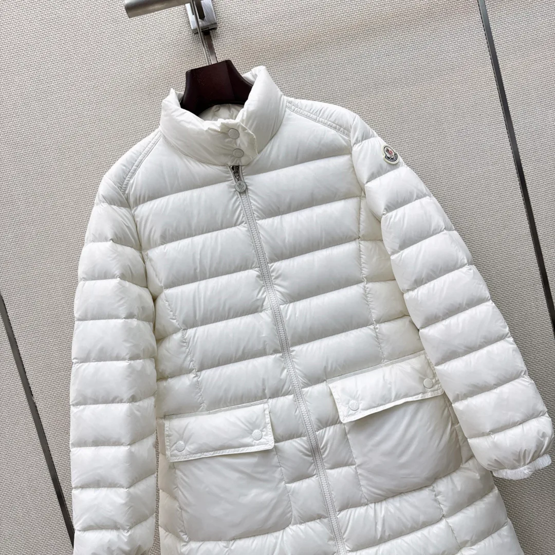 Women's Jackets And Down Jackets MONCLER 18450478