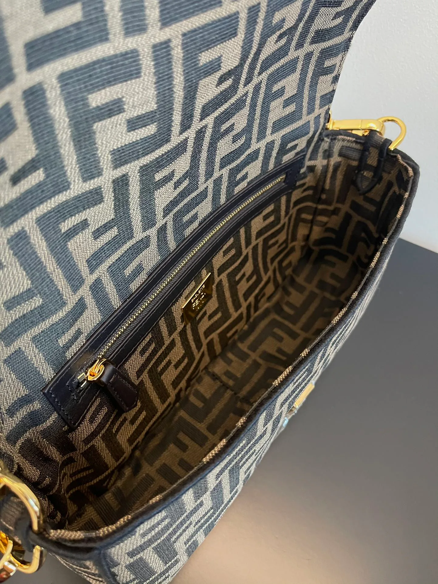 Women's Classic Handbags FENDI 17880627