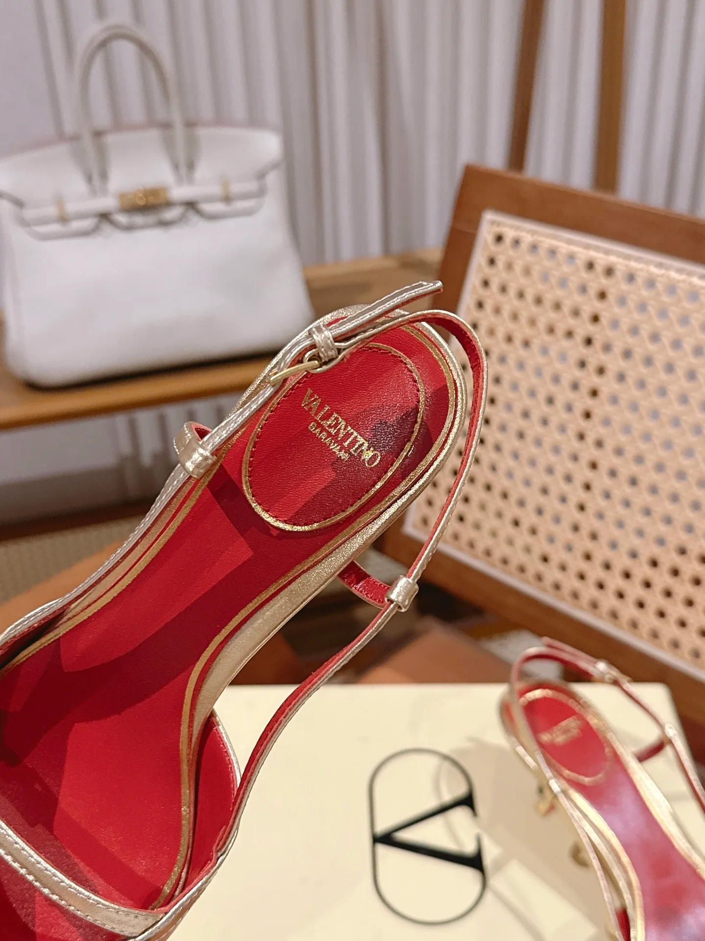 Women's Open-Toe Sandals VALENTINO 17665580