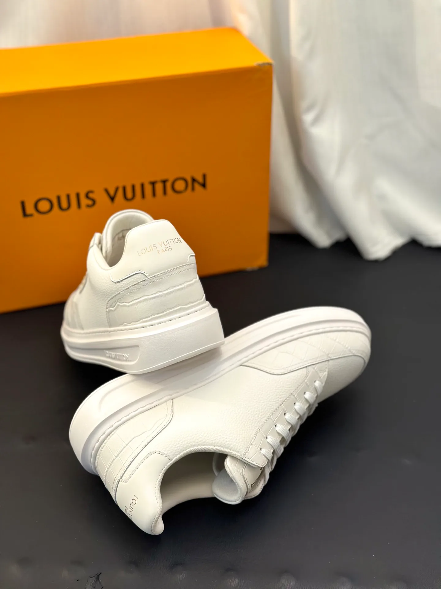 Кроссовки Мужские Louis Vuitton 18586716