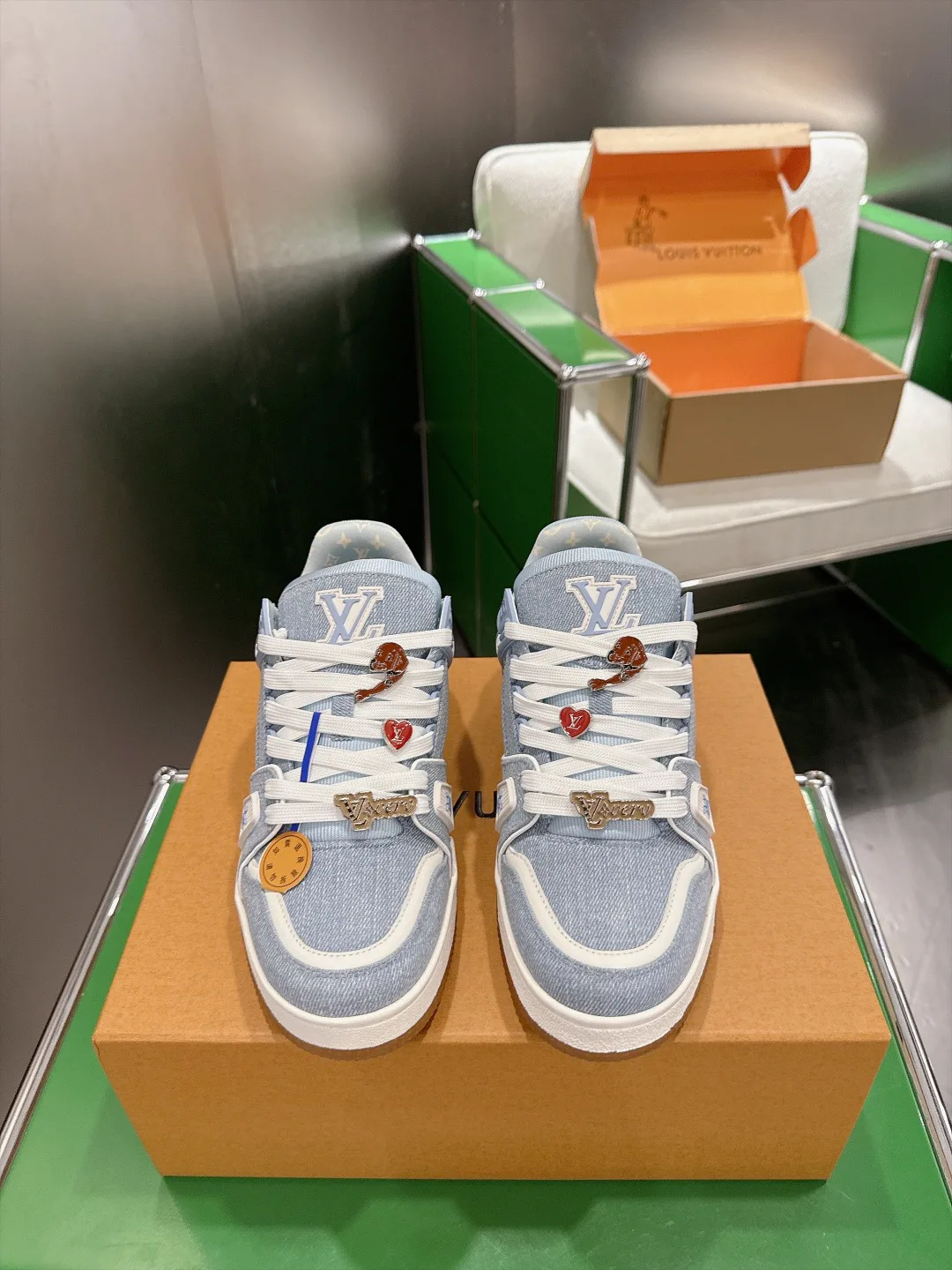 Women's Sneakers LOUIS VUITTON 18324742