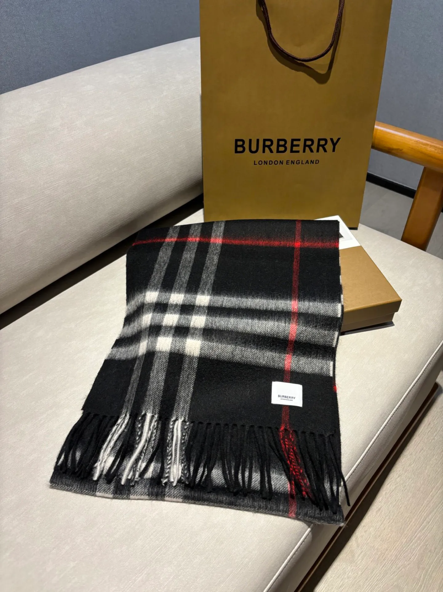 Scarves BURBERRY 18507486