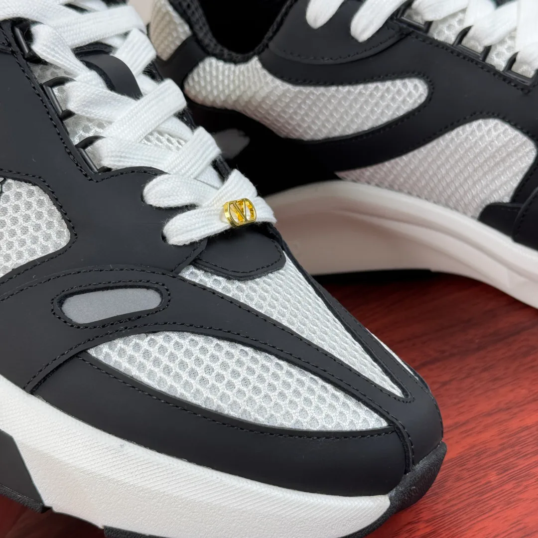 Men's Sneakers VALENTINO 17457774