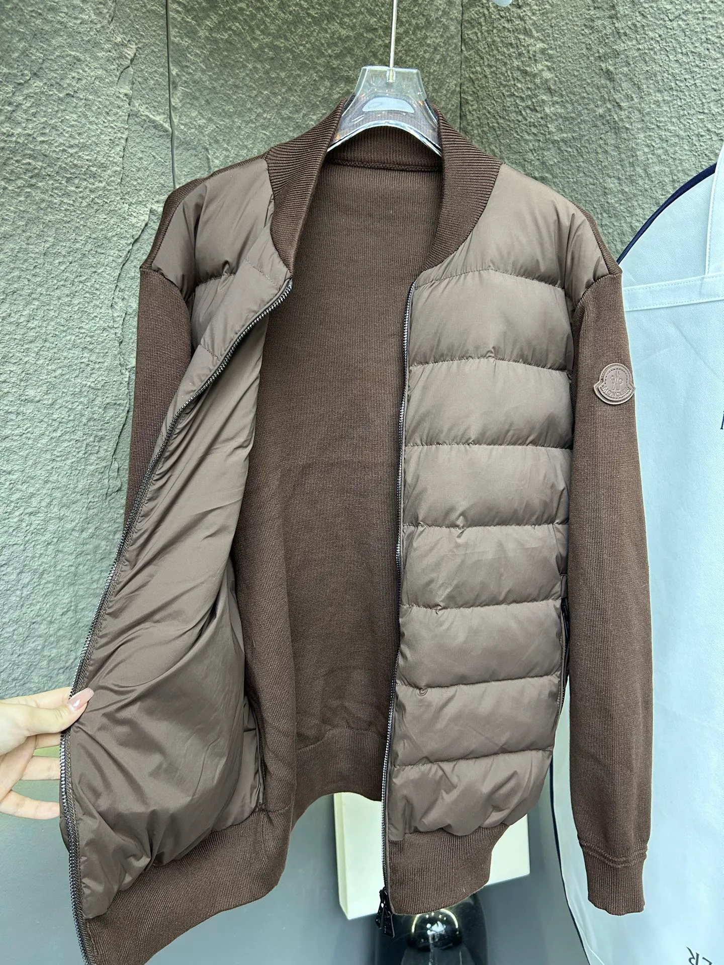 Women's Jackets And Down Jackets MONCLER 17323194