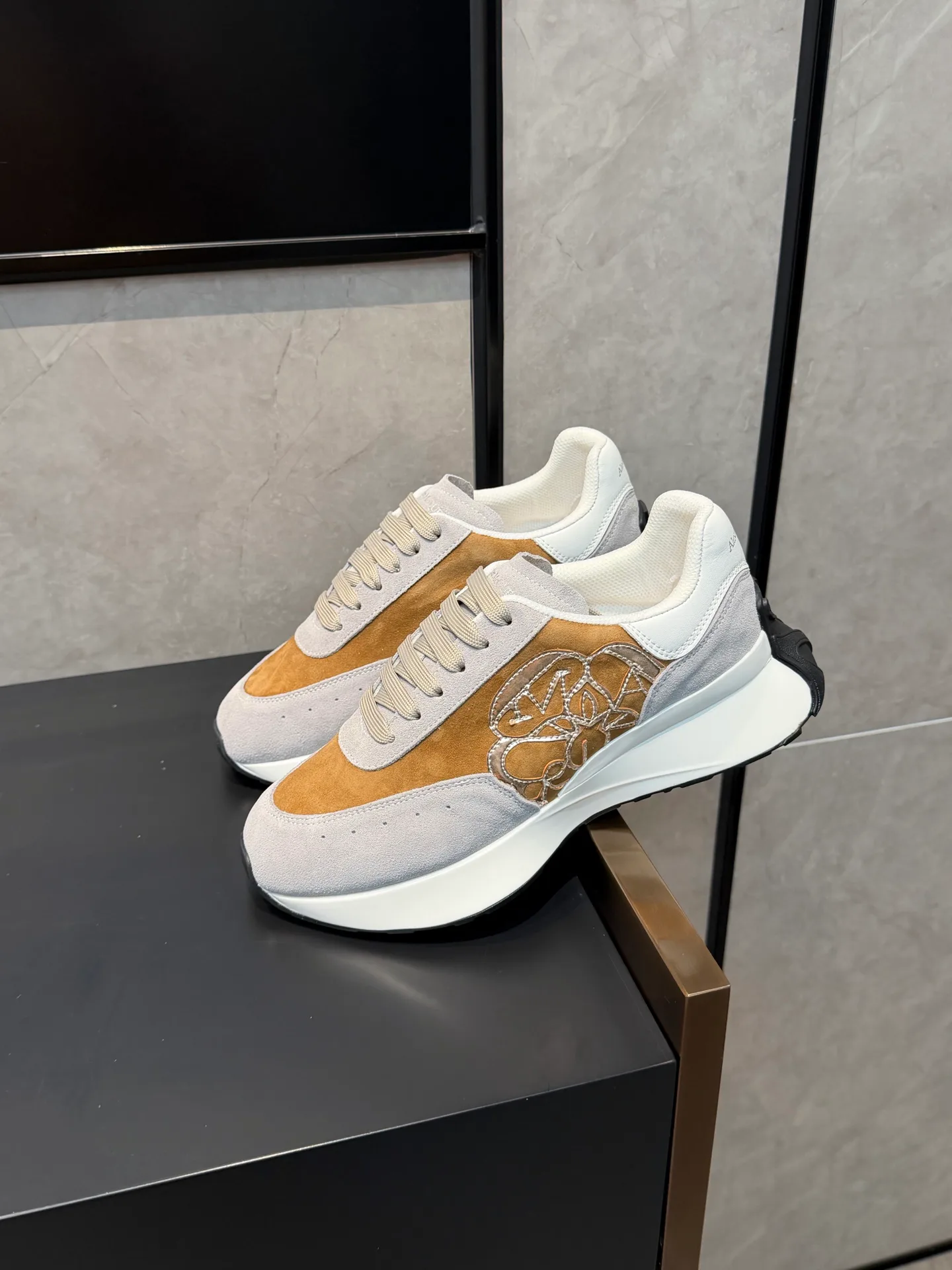 Women's Sneakers ALEXANDER MCQUEEN 18363886