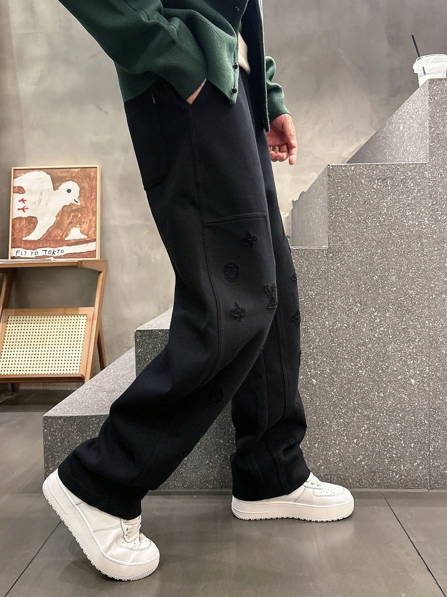 Брюки Мужские Louis Vuitton 18596866