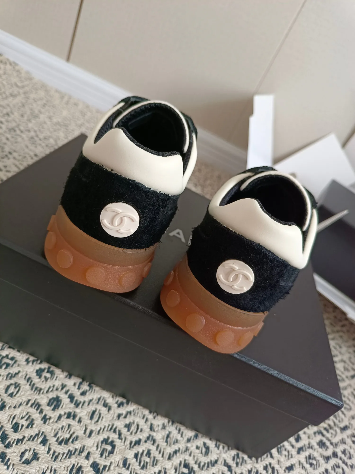 Women's Sneakers CHANEL 18475408