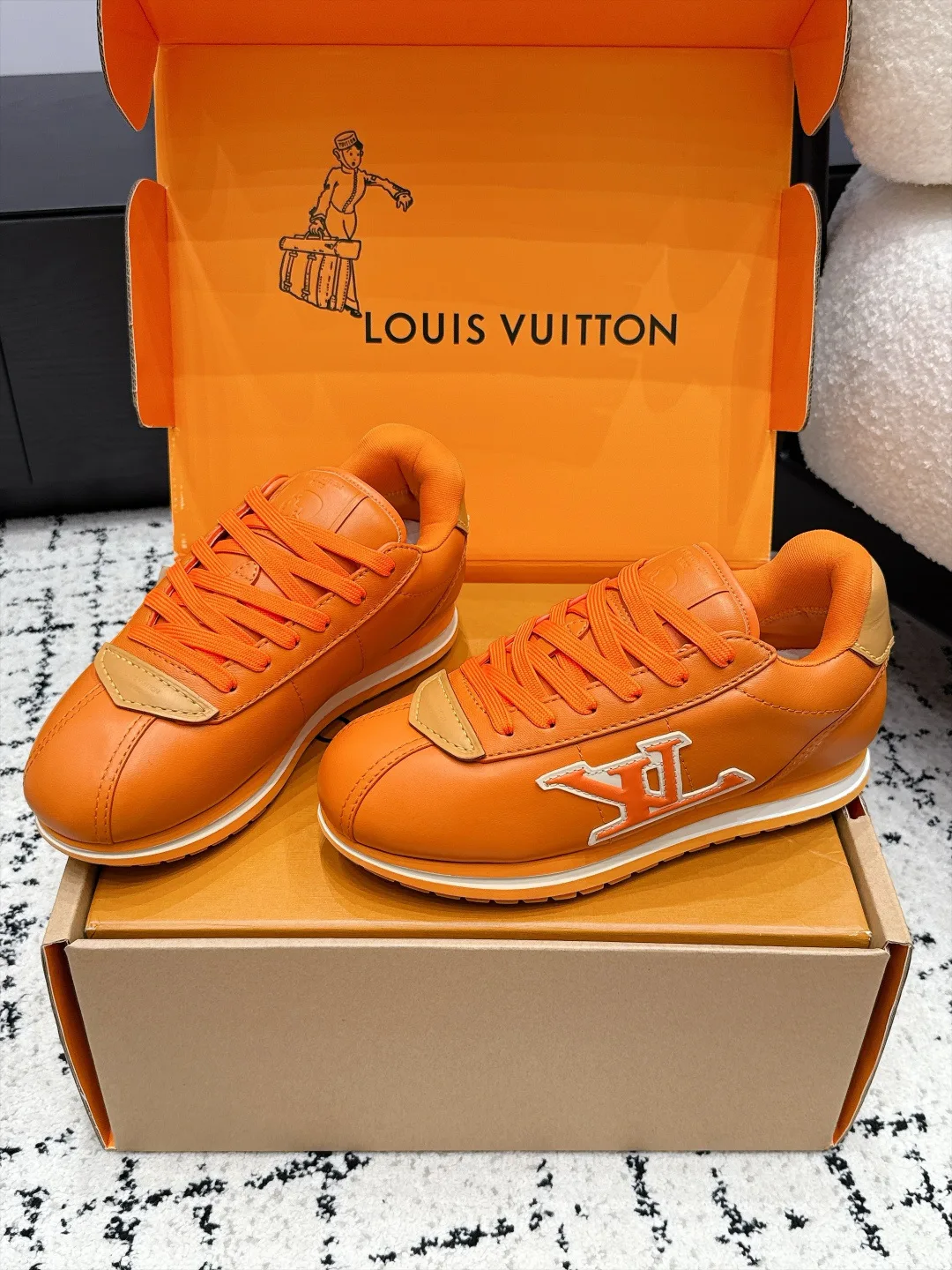 Women's Sneakers LOUIS VUITTON 18406481
