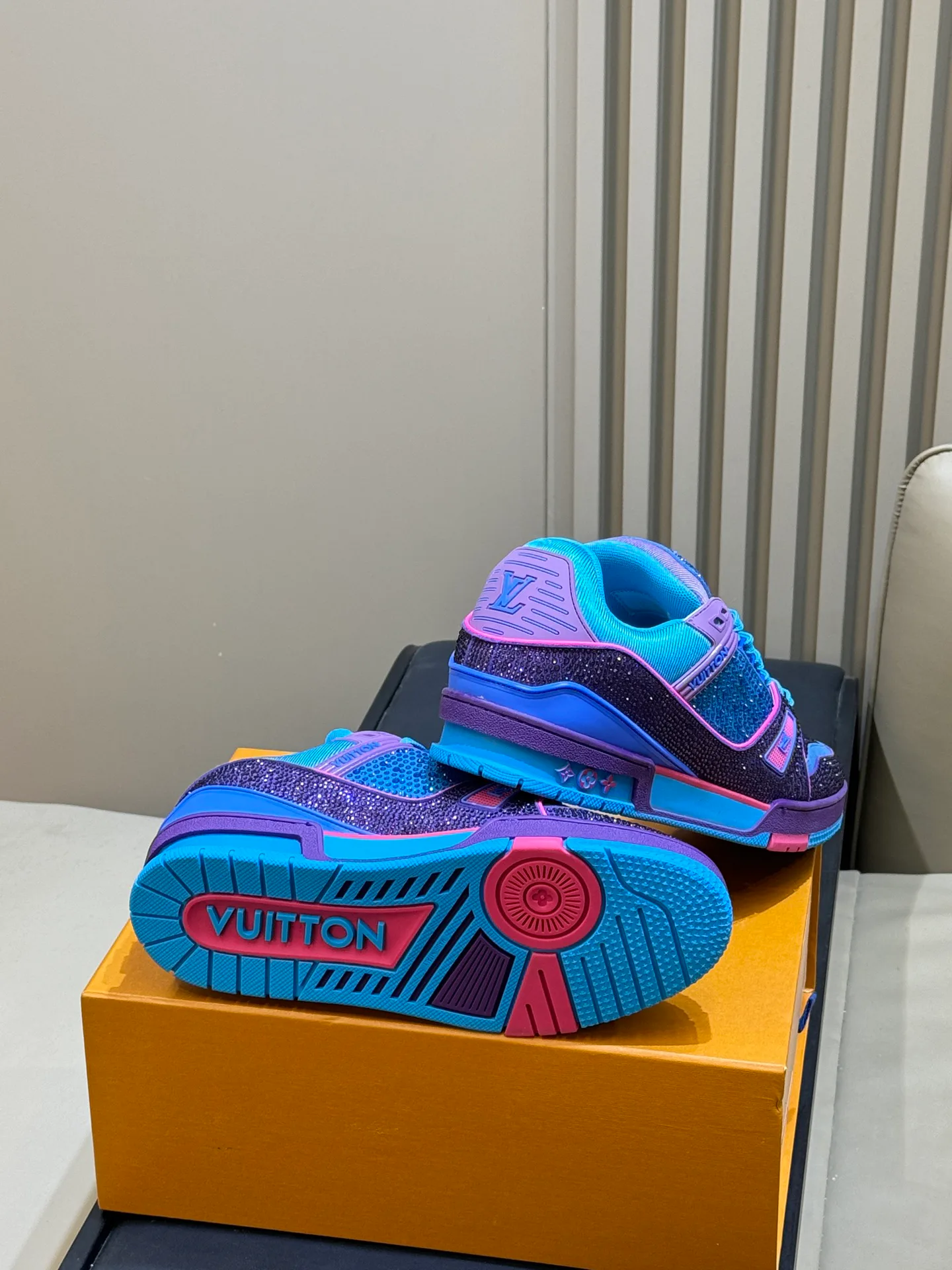 Women's Sneakers LOUIS VUITTON 18073562