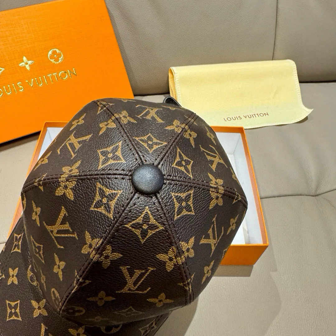 Hats LOUIS VUITTON 18105224