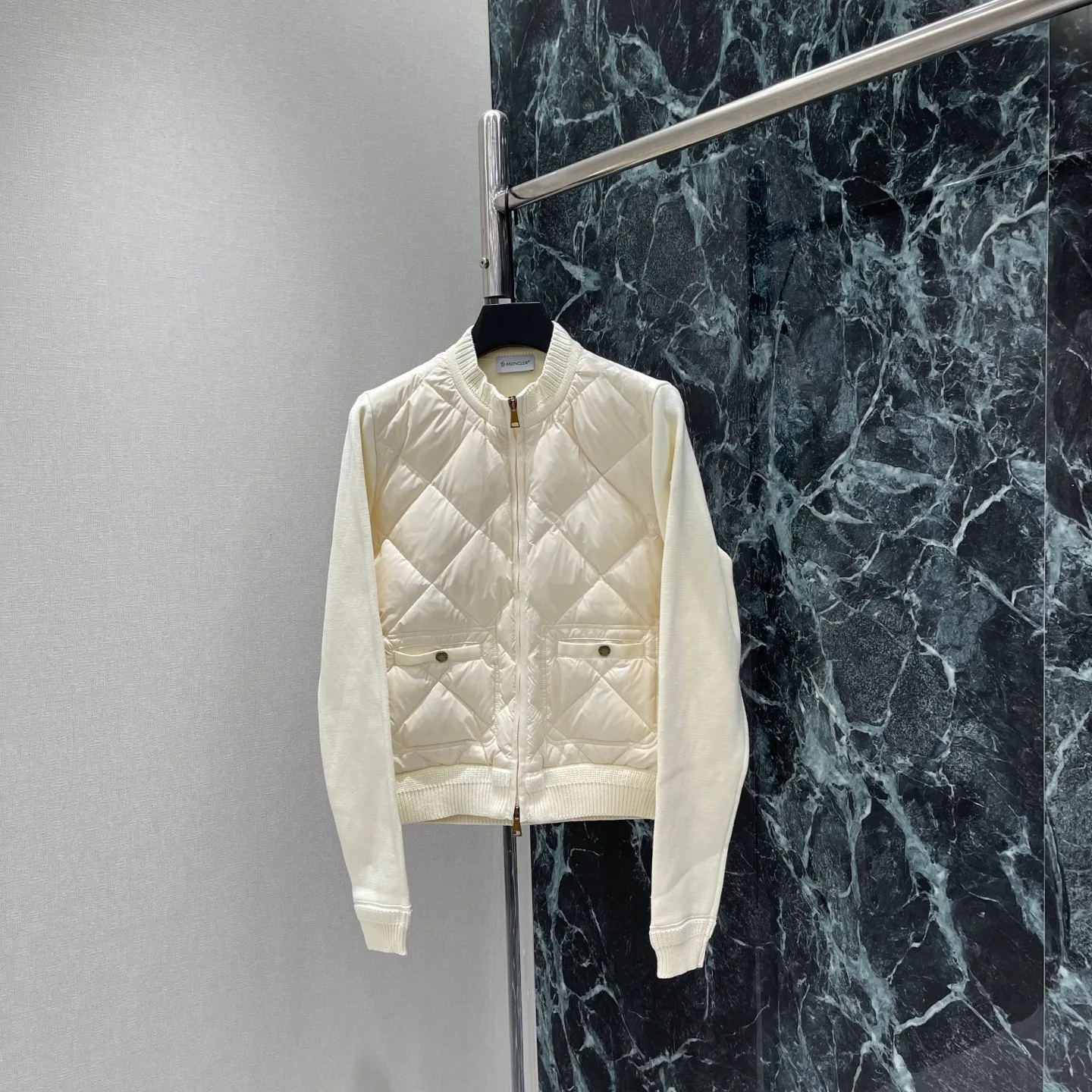 Women's Jackets And Down Jackets MONCLER 18030711
