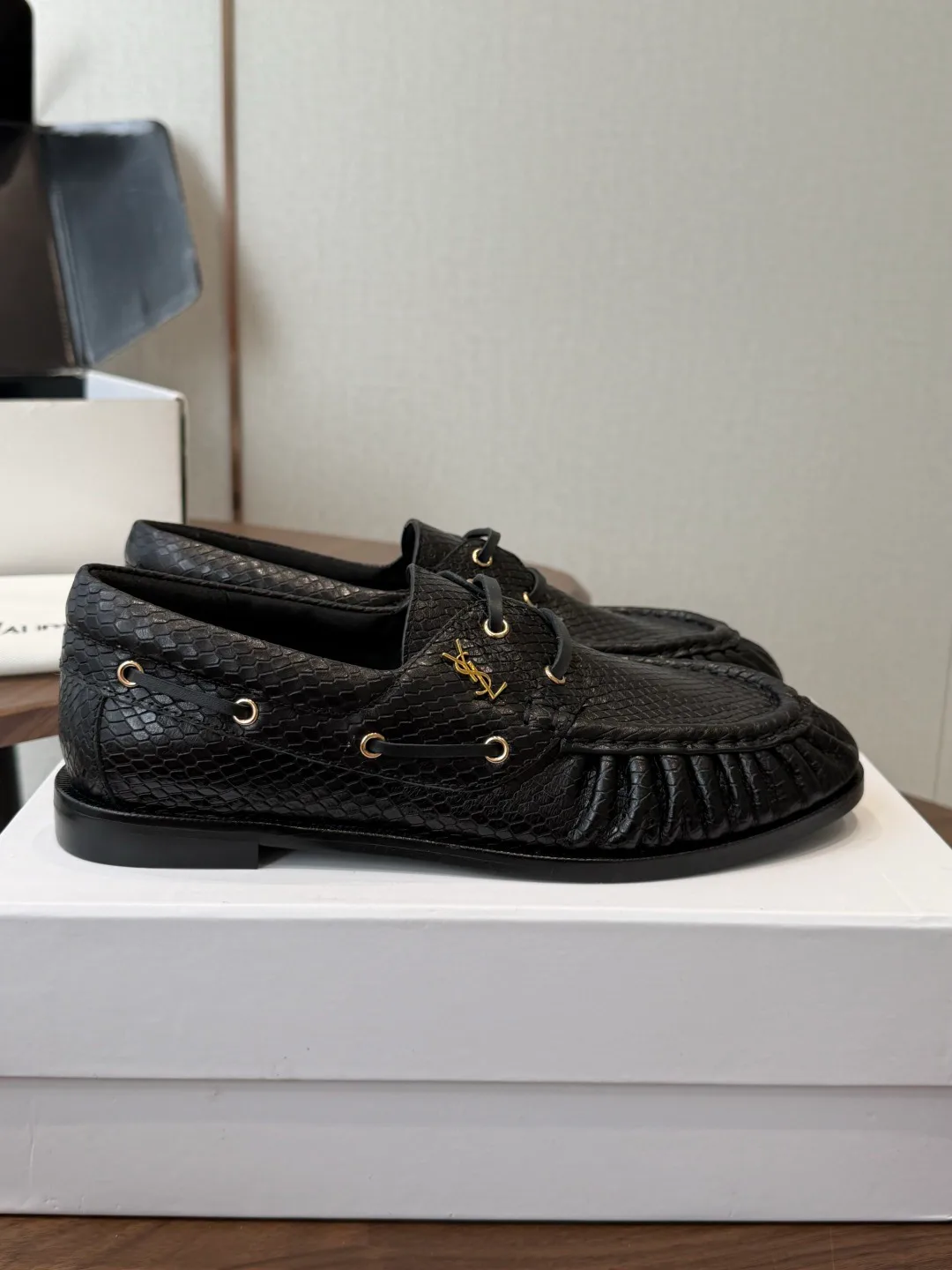 Women's Loafers And Moccasins SAINT LAURENT 18304212