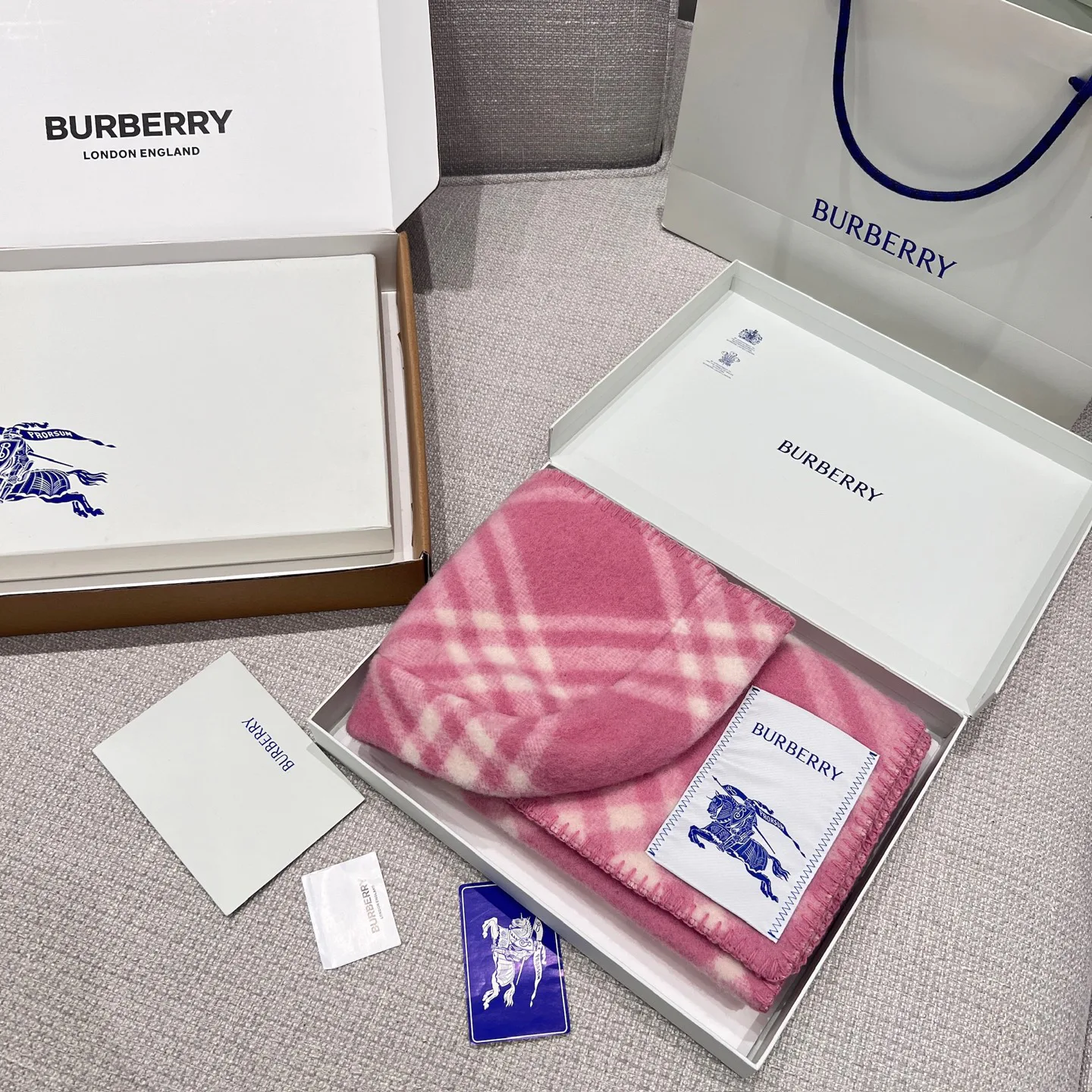 Scarves BURBERRY 17945329