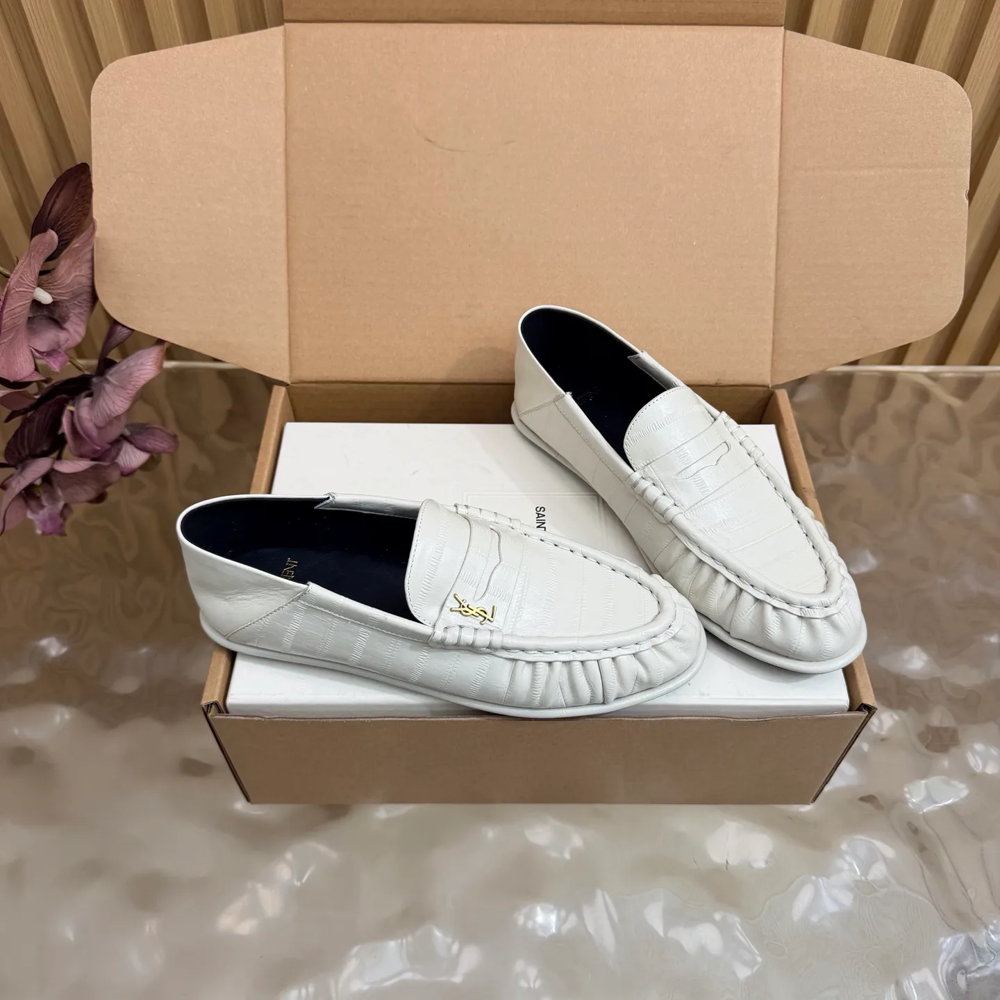 Women's Loafers And Moccasins SAINT LAURENT 18062362