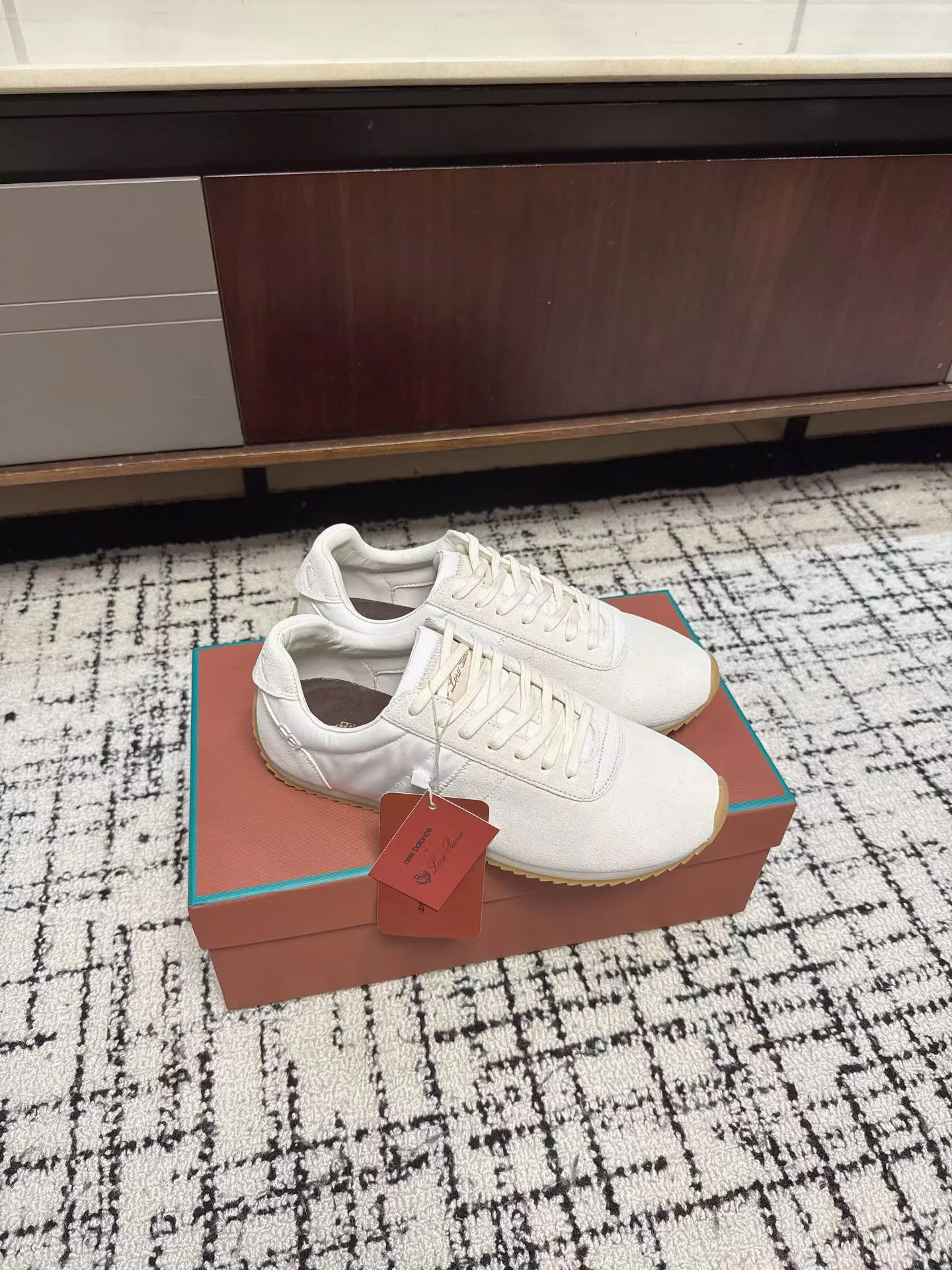 Women's Sneakers LORO PIANA 17335018