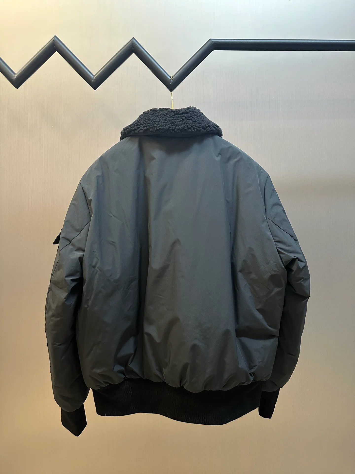 Men's Jackets And Down Jackets MONCLER 18483182