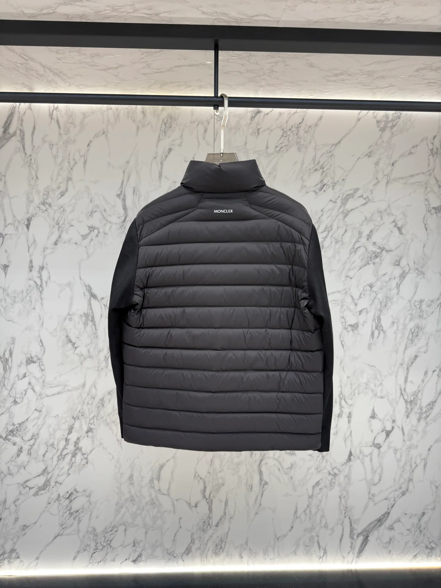 Men's Jackets And Down Jackets MONCLER 18047852