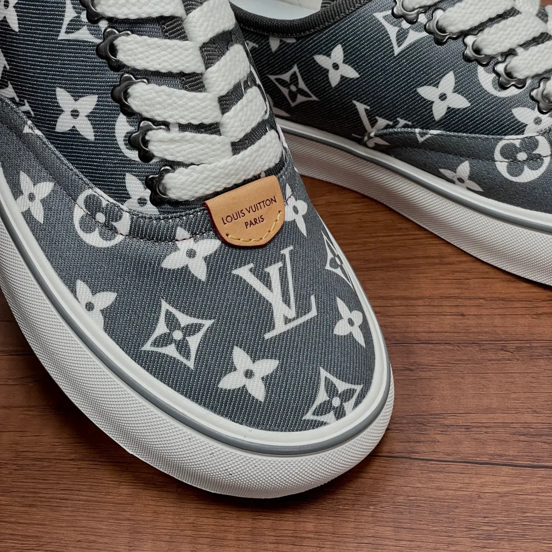 Кроссовки Мужские Louis Vuitton 18626470