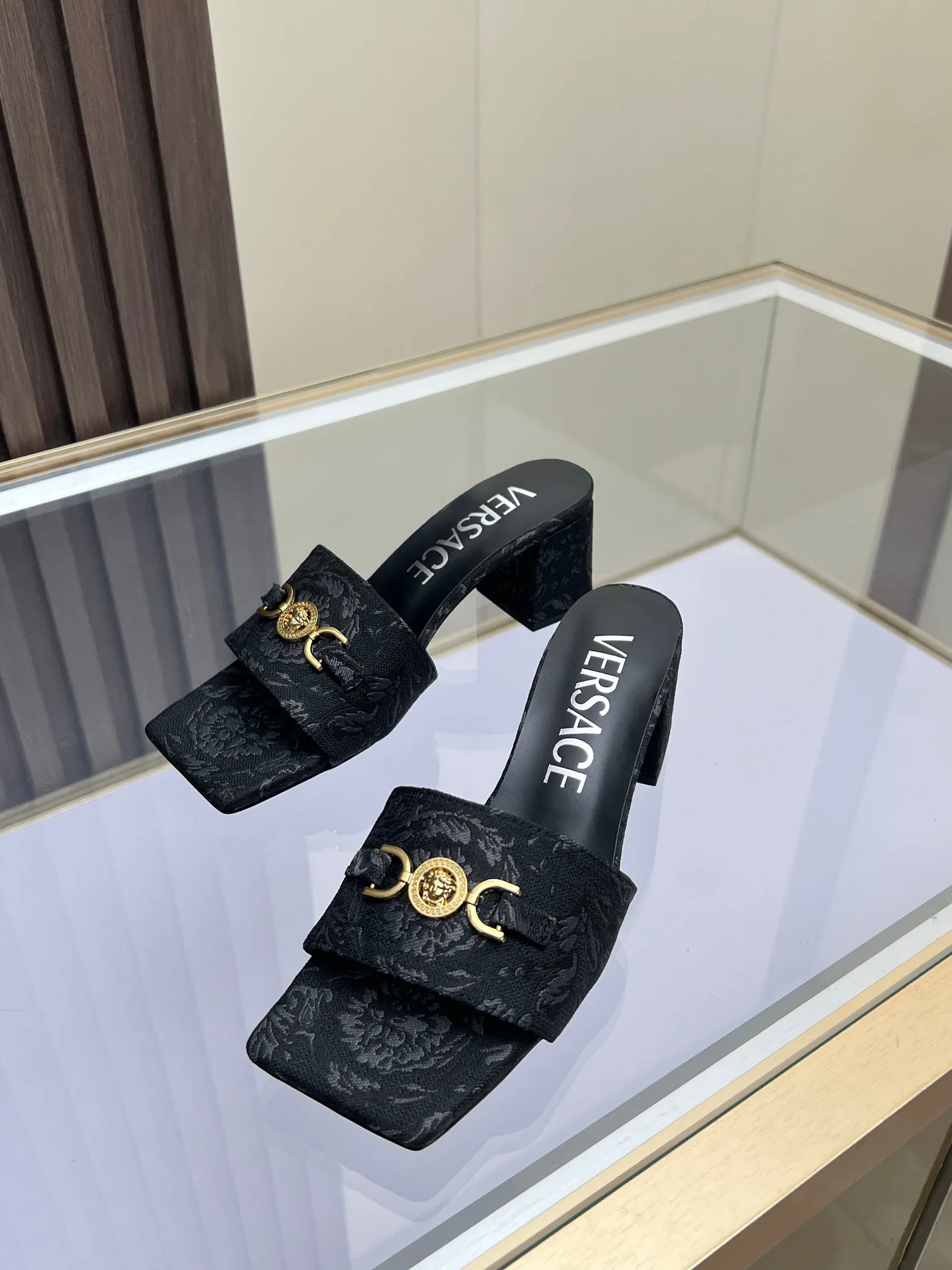 Women's Open-Toe Sandals VERSACE 18198224