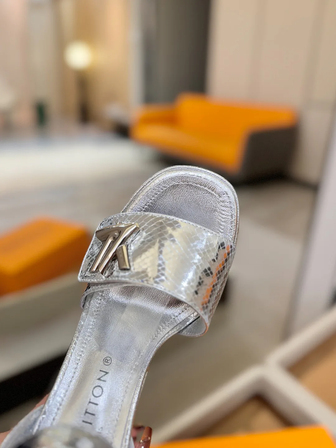 Women's Open-Toe Sandals LOUIS VUITTON 17946853