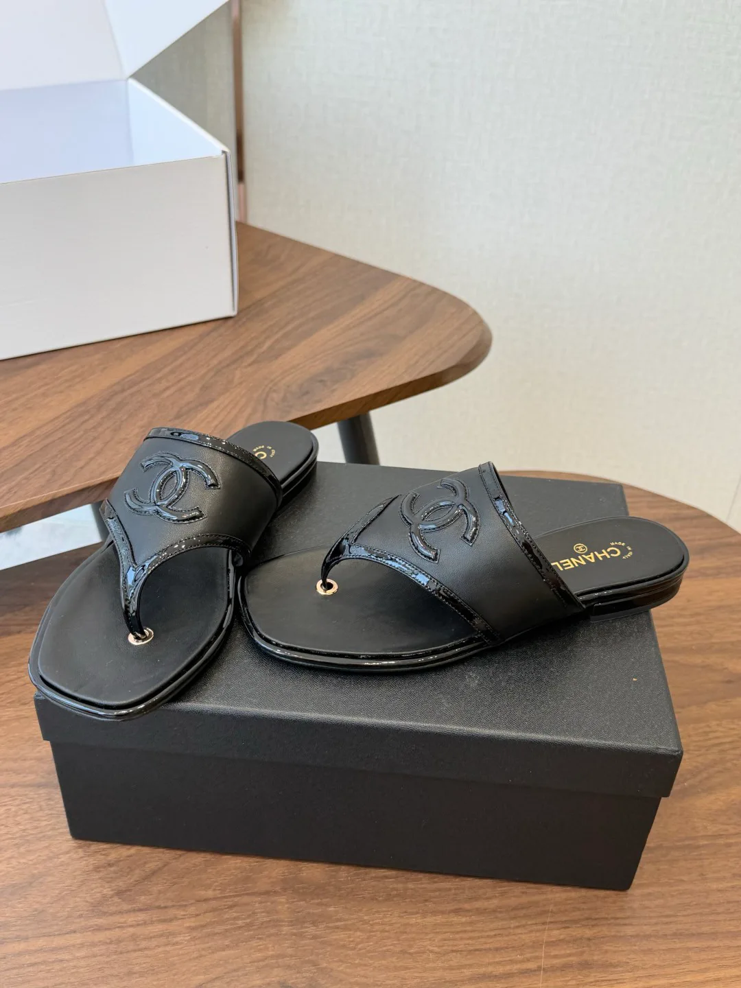 Women's Flip-Flops CHANEL 17829797
