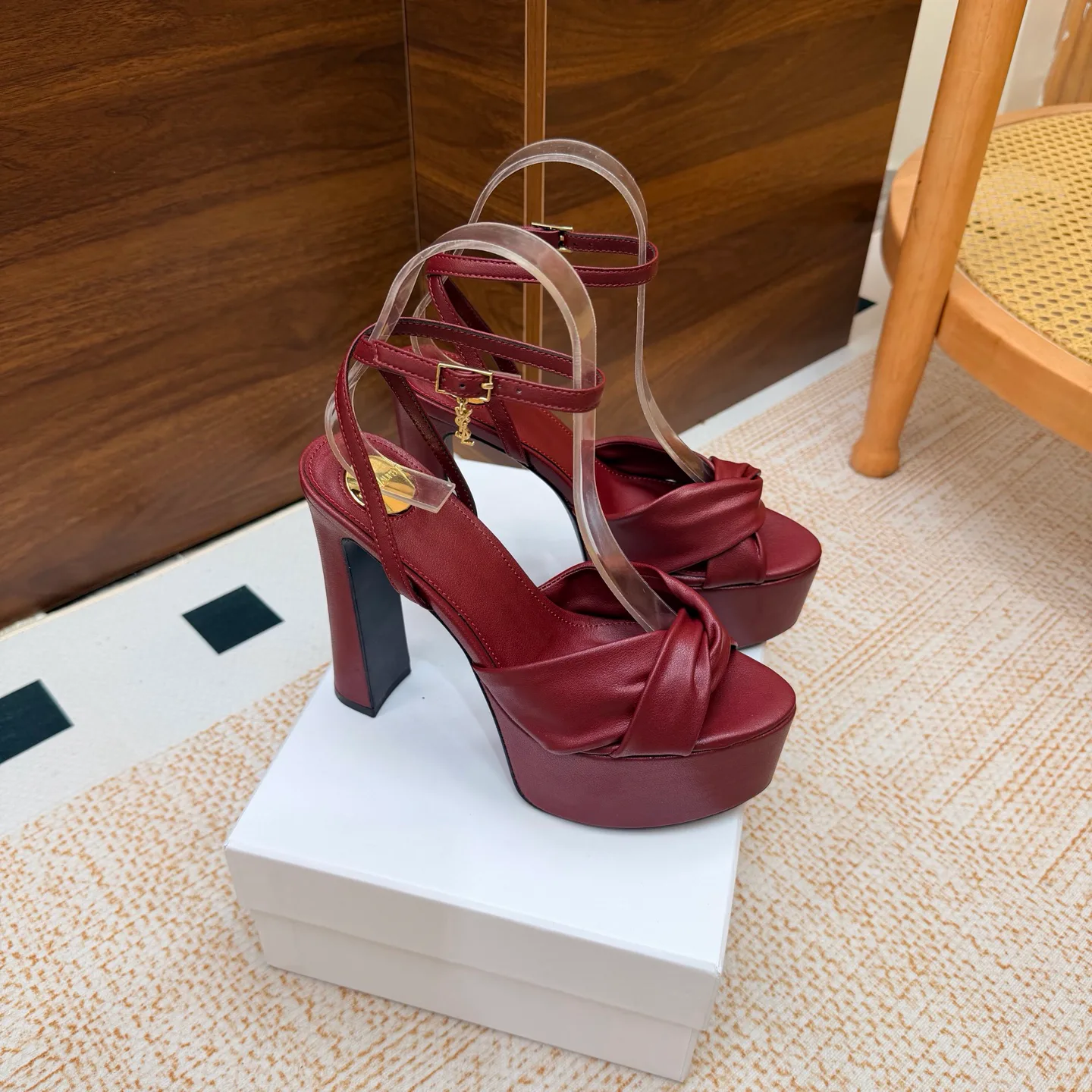 Women's Open-Toe Sandals SAINT LAURENT 18104667