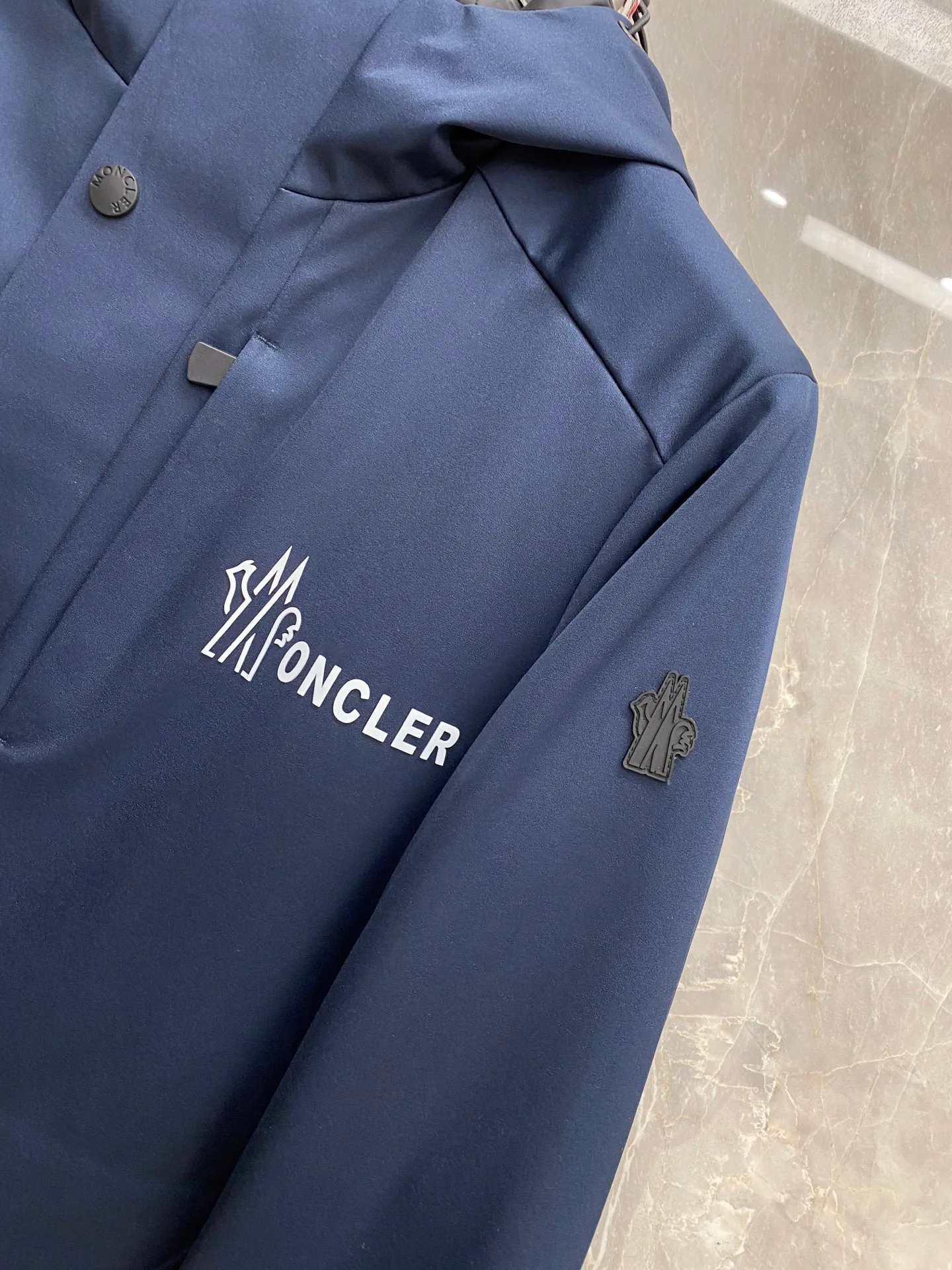 Men's Jackets And Down Jackets MONCLER 18348638
