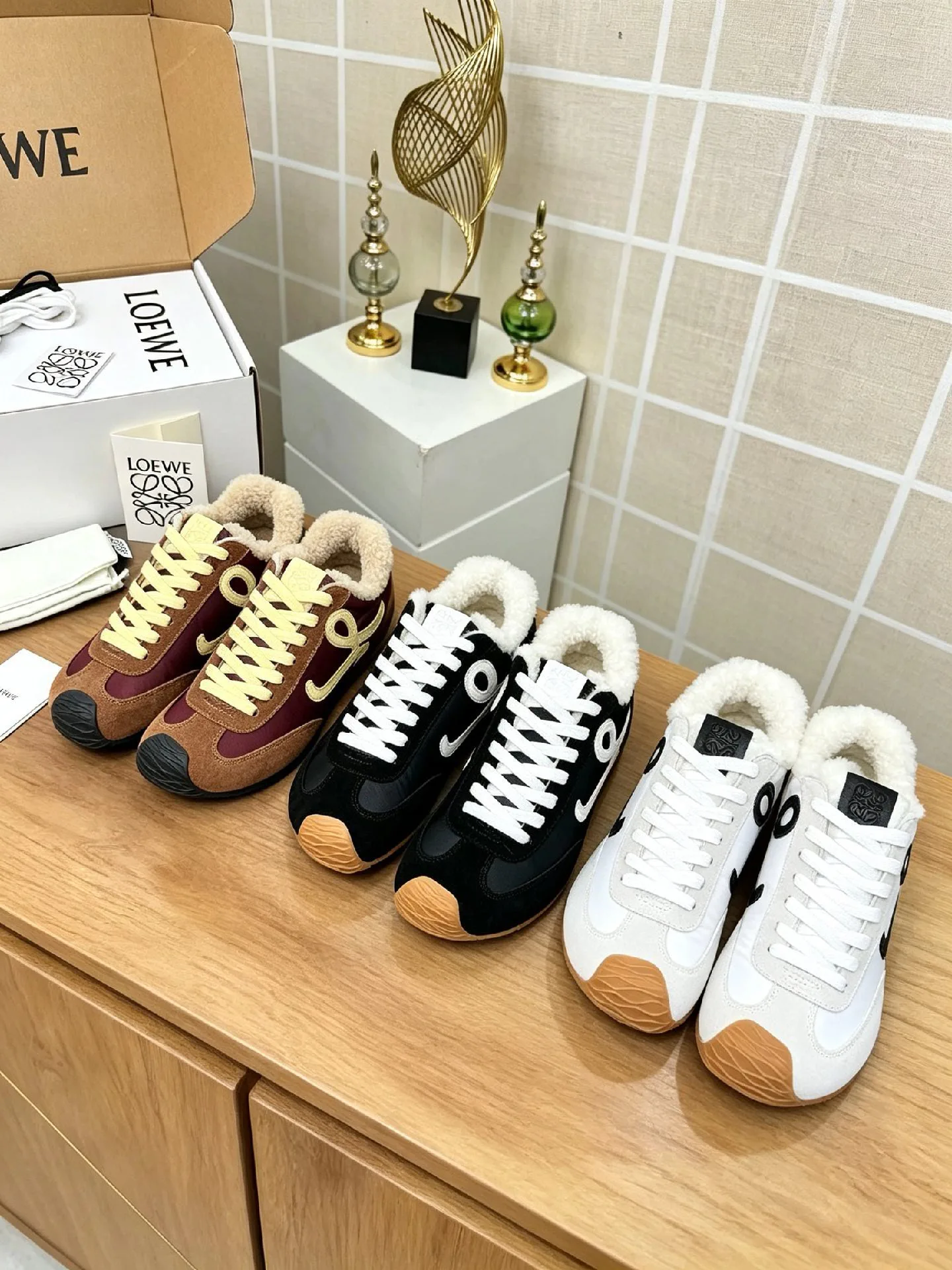 Кроссовки Женские Loewe 18636805