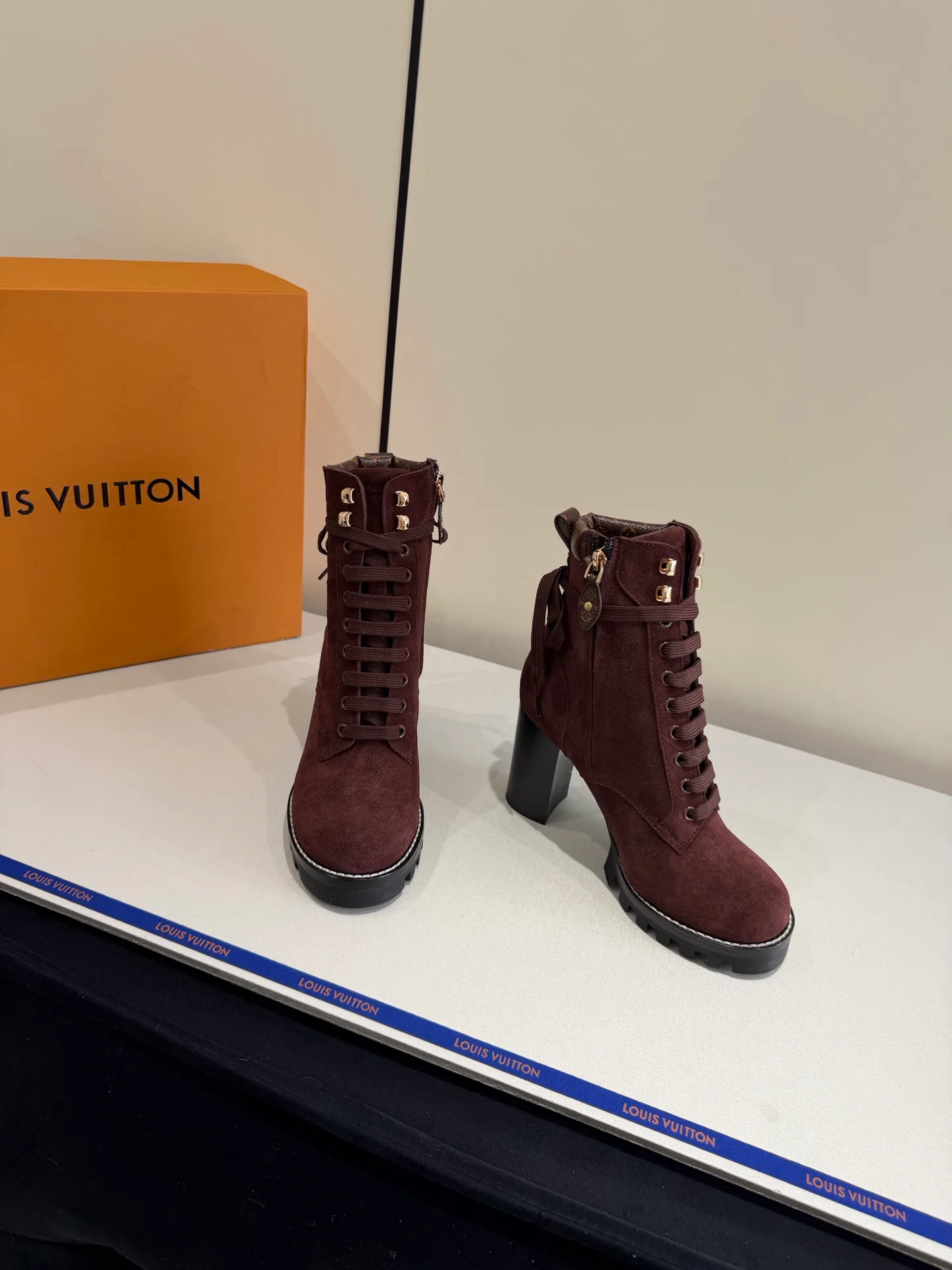 Women's Ankle Boots LOUIS VUITTON 19563690