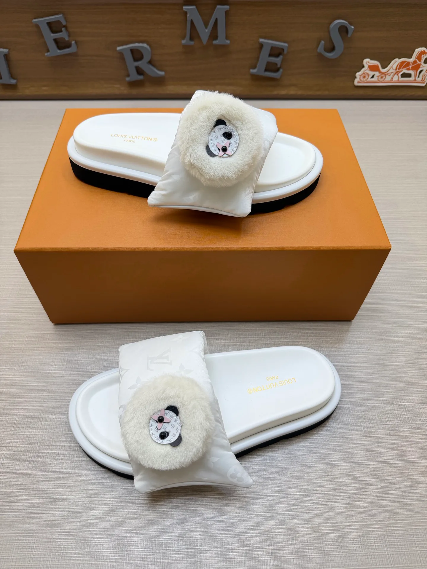 Women's Flip-Flops LOUIS VUITTON 18011818