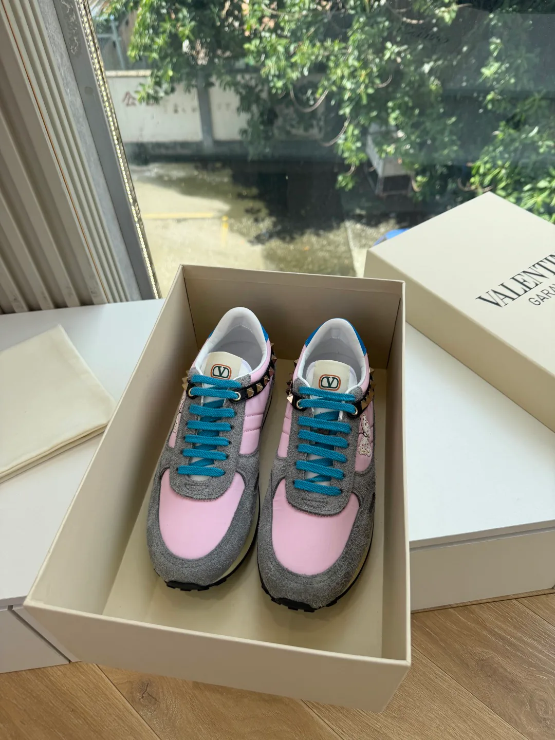 Women's Sneakers VALENTINO 18053443