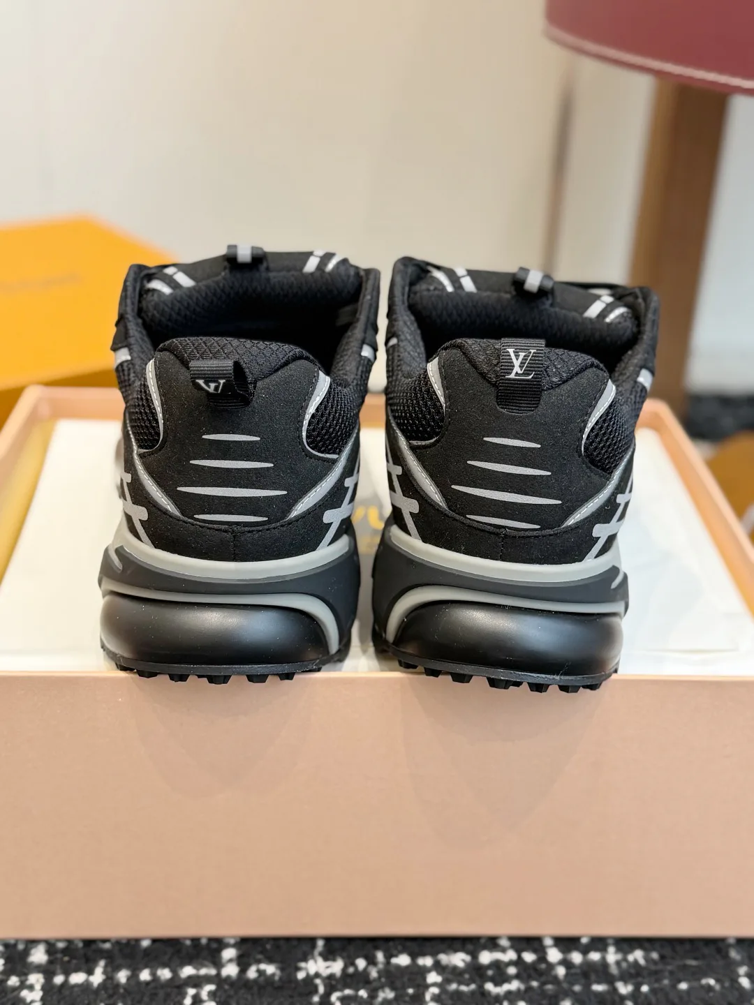 Men's Sneakers LOUIS VUITTON 17437996
