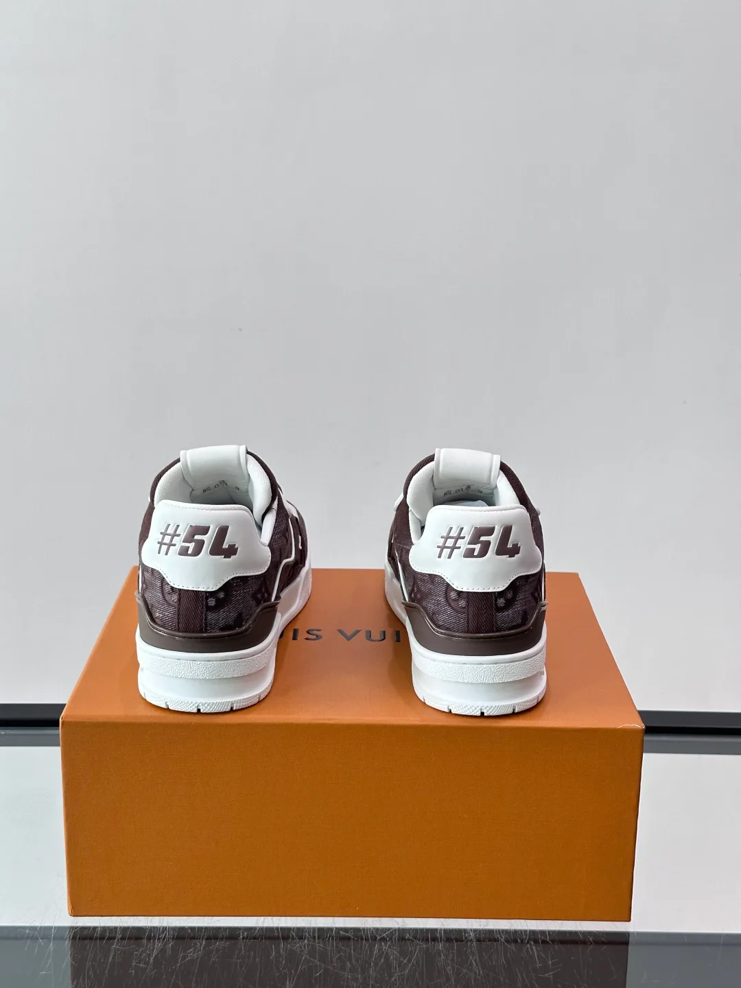 Women's Sneakers LOUIS VUITTON 17982450