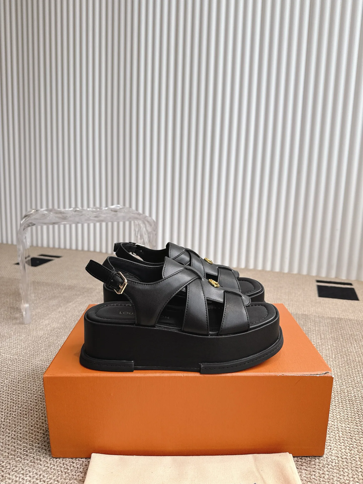 Women's Open-Toe Sandals LOUIS VUITTON 17499594