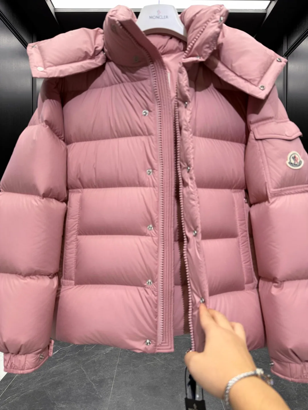 Women's Jackets And Down Jackets MONCLER 19553252