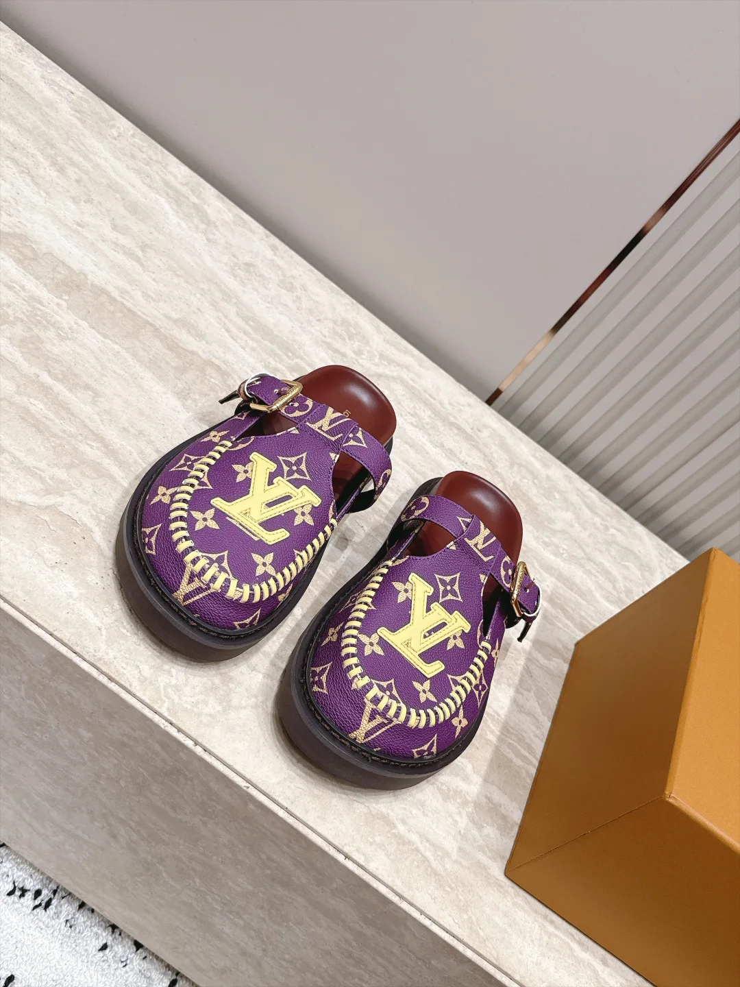 Women's Mules And Clogs LOUIS VUITTON 18187133