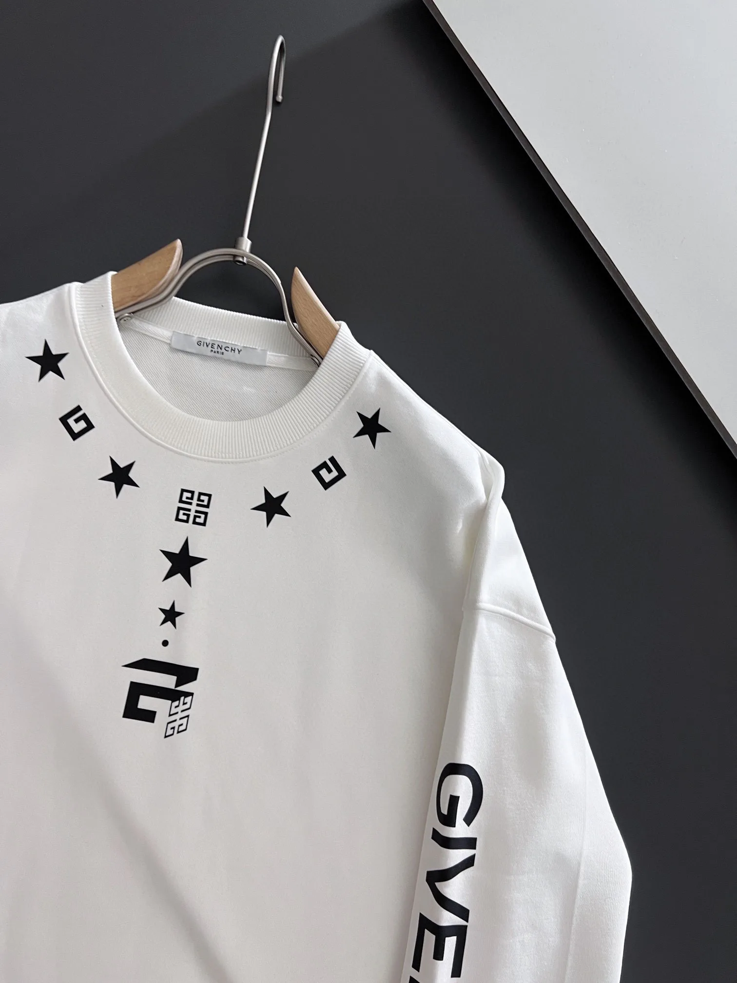 Men's Sweatshirts And Hoodies GIVENCHY 18289549