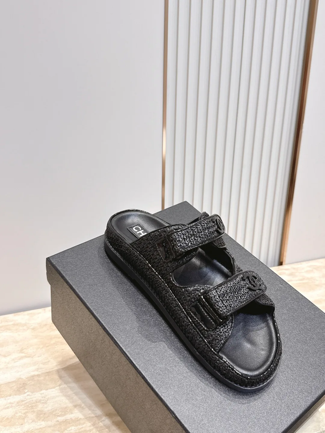 Women's Flip-Flops CHANEL 17336038