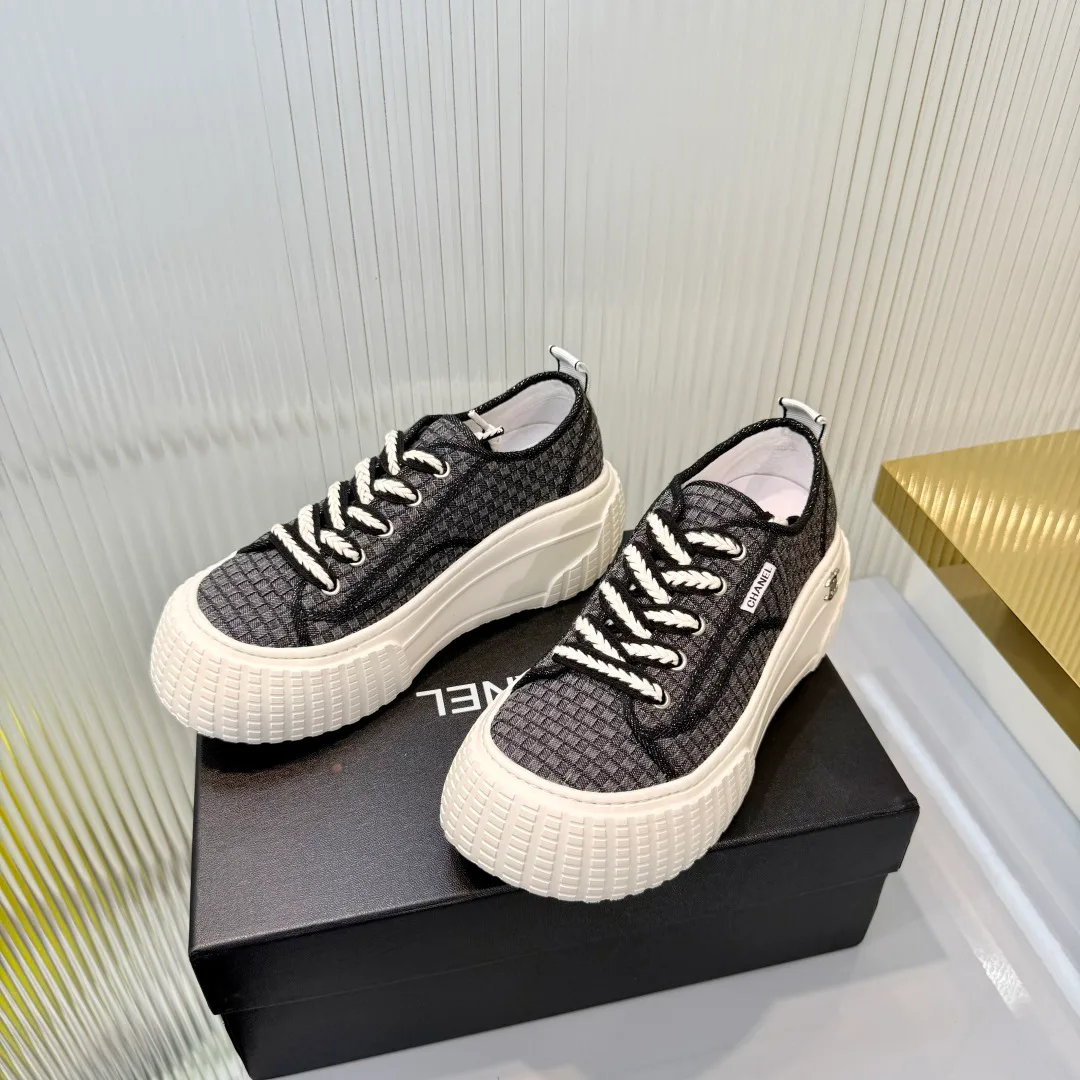 Women's Sneakers CHANEL 18366990