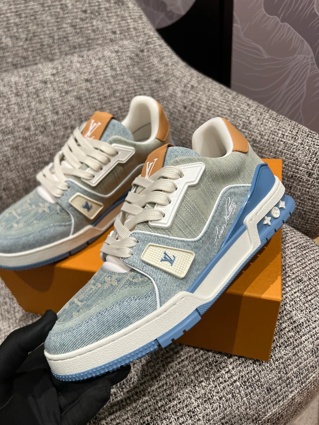 Women's Sneakers LOUIS VUITTON 18080170