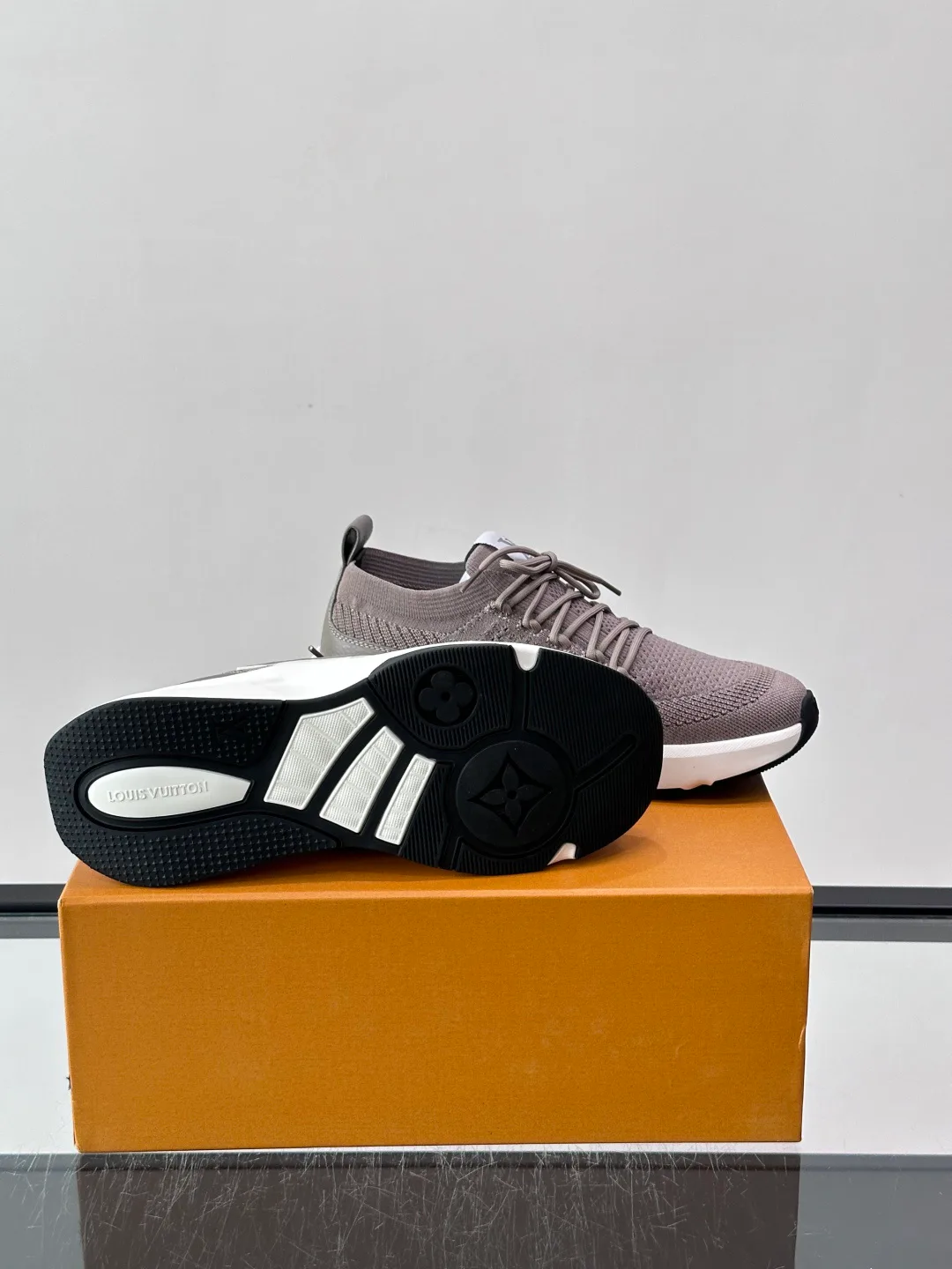 Men's Sneakers LOUIS VUITTON 18102388