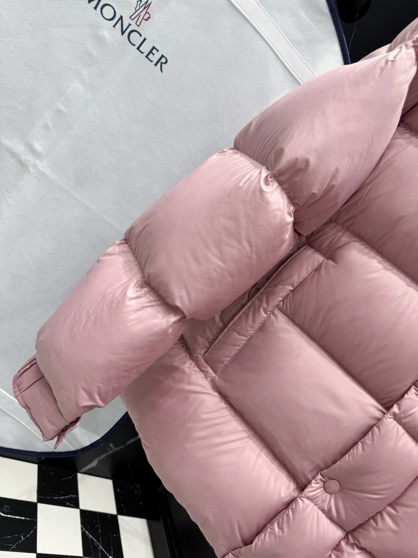 Women's Jackets And Down Jackets MONCLER 18035671