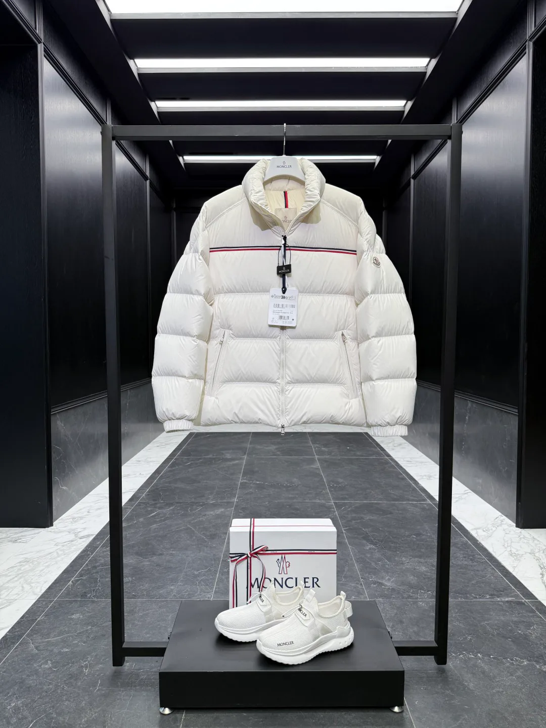 Men's Jackets And Down Jackets MONCLER 18007691