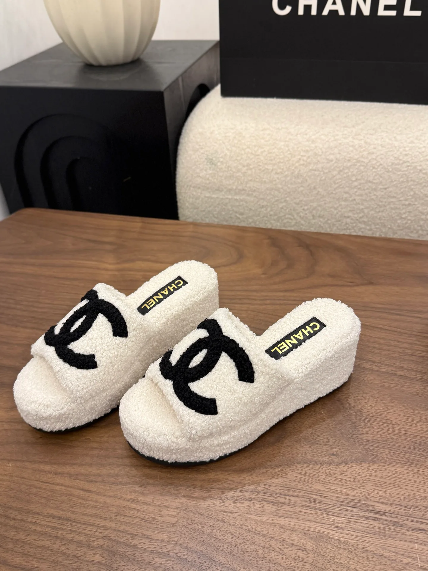 Women's Slippers CHANEL 18440718