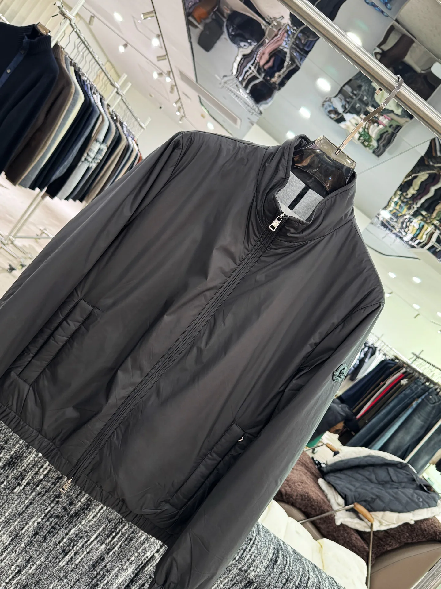 Men's Jackets And Down Jackets MONCLER 18084256