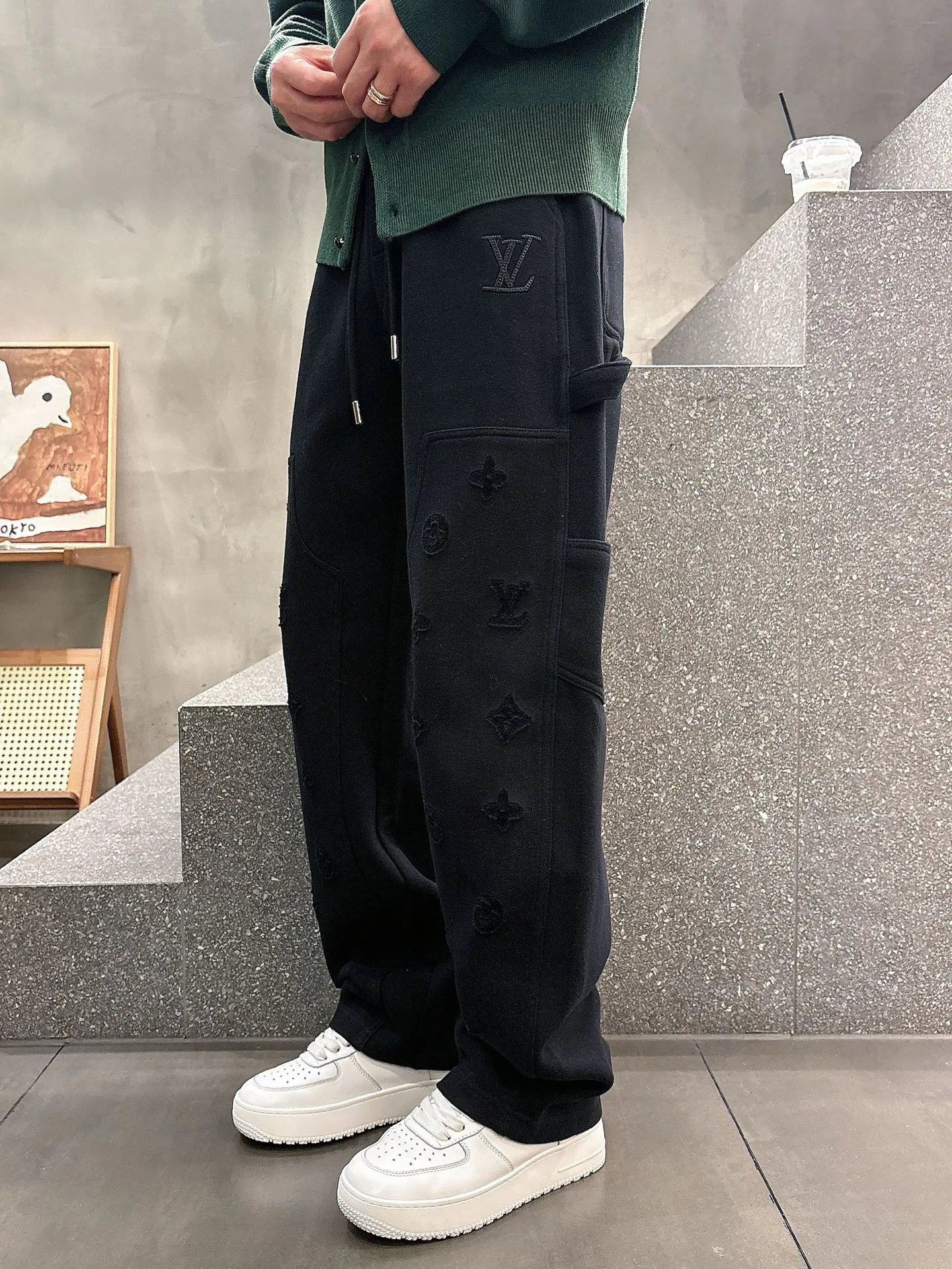 Брюки Мужские Louis Vuitton 18596866